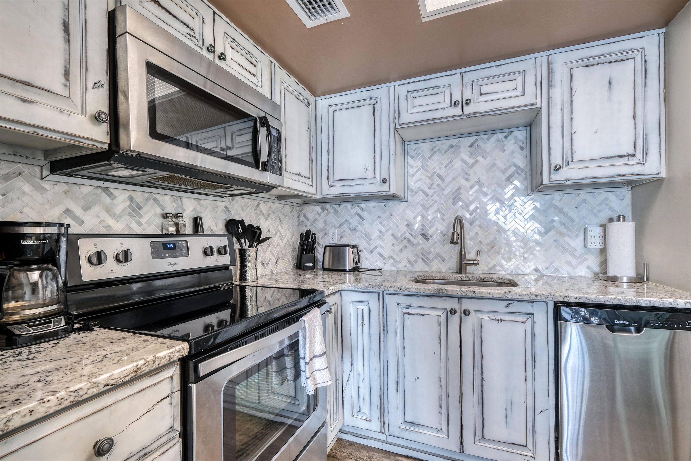 Kitchen has all the necessities