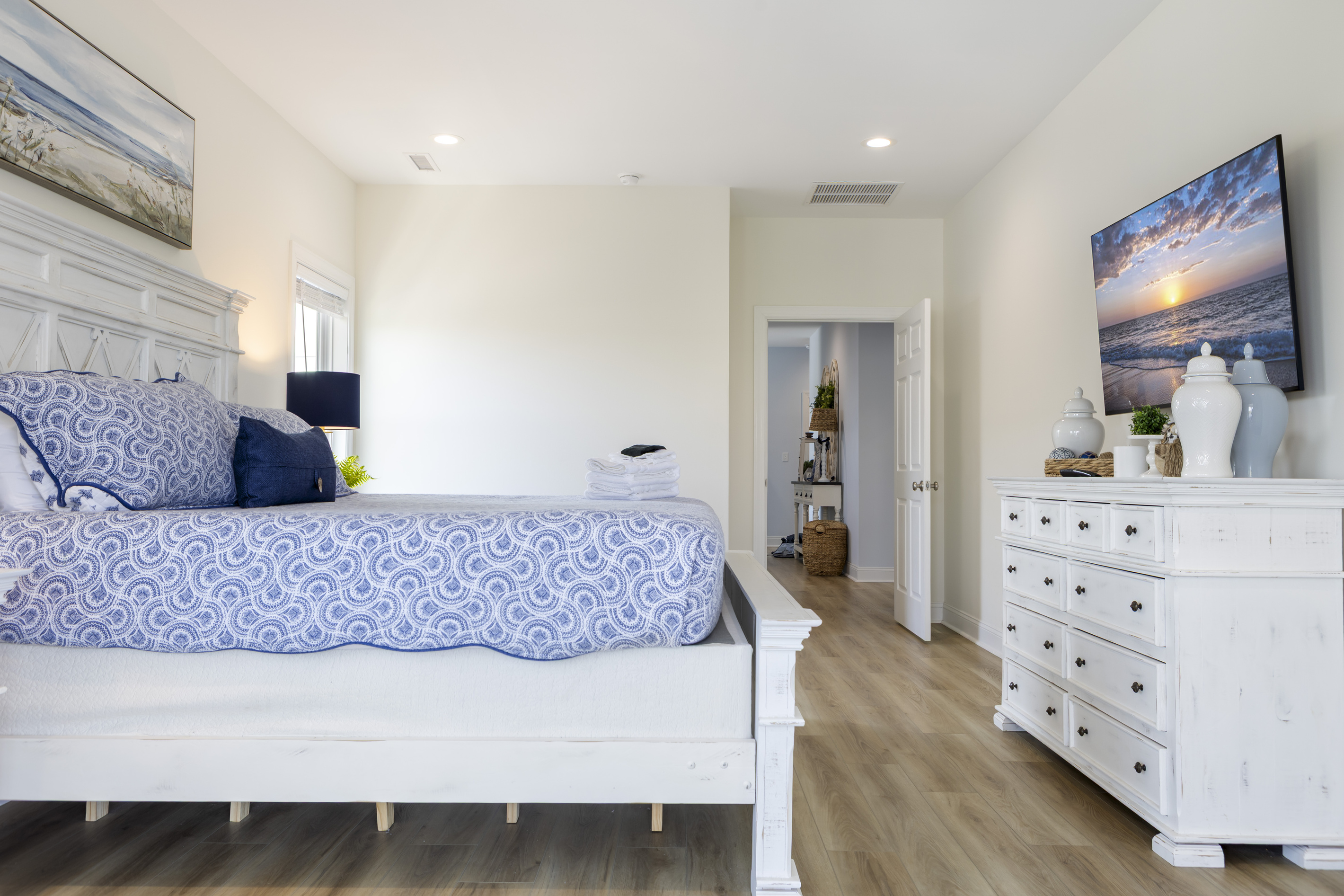 Room to unpack & stay a while!