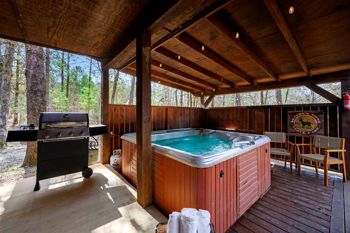 Private Hot Tub:
A secluded hot tub tucked into the trees for ultimate relaxation. Soak after a day on the lake or trails and enjoy a true spa-like experience in total privacy.
