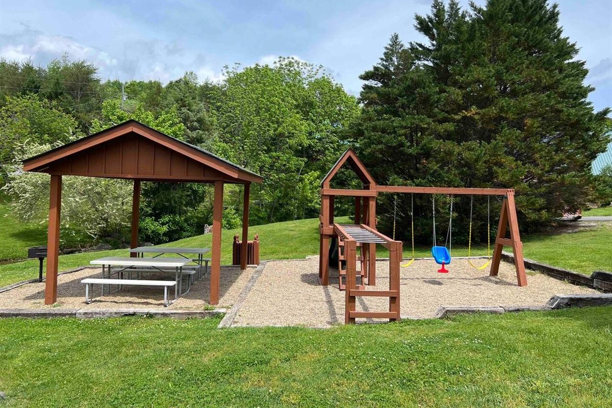 Neighborhood Play Structure, Covered Dining