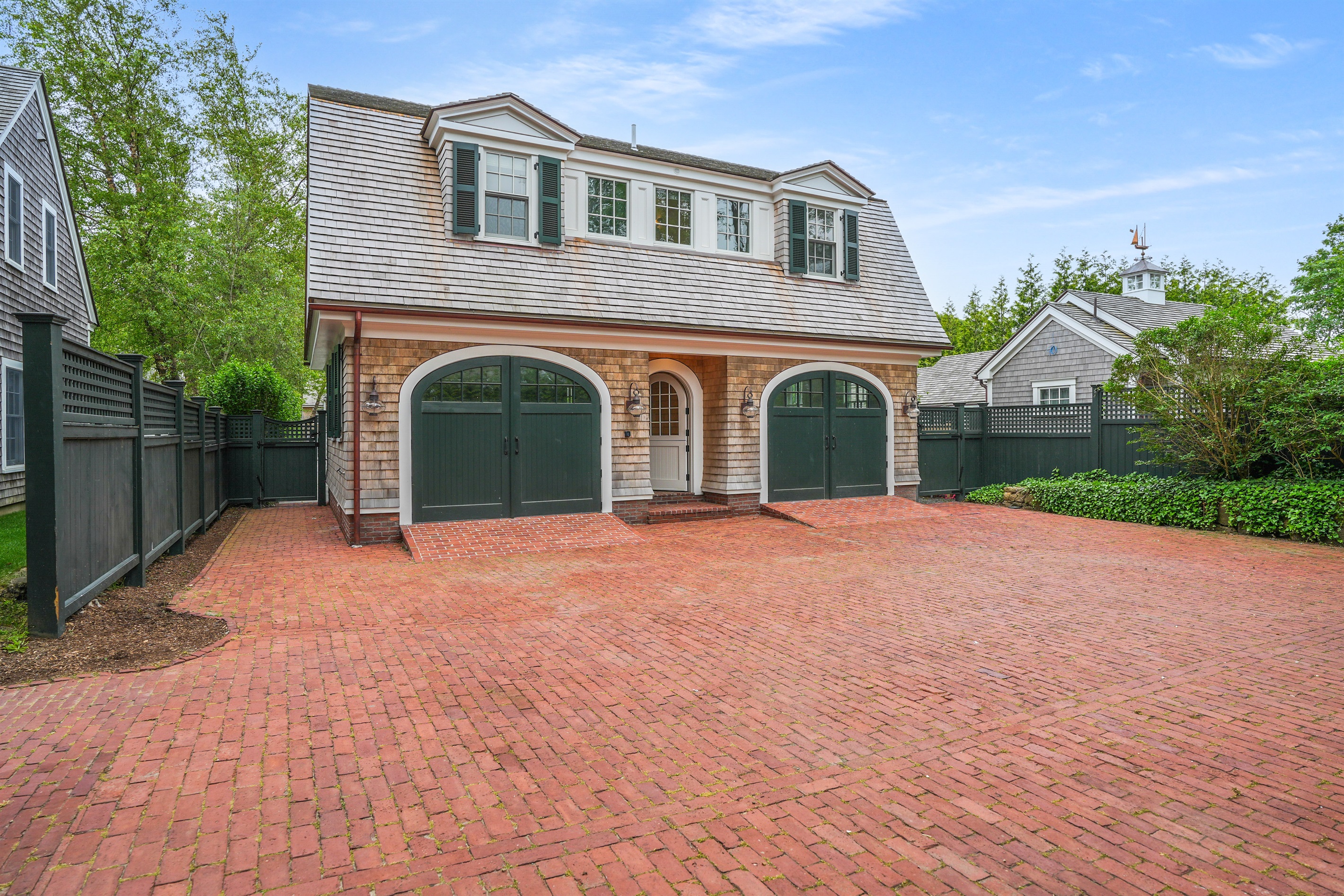 Garage/Pool house