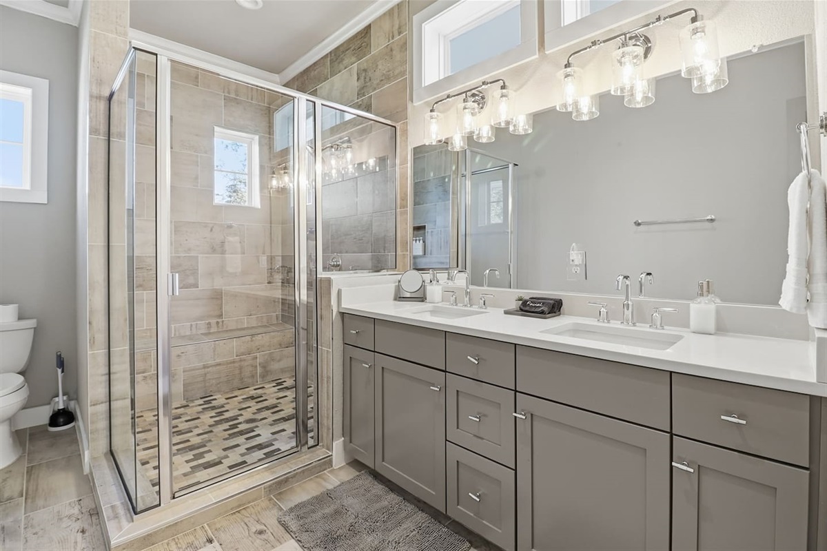 Bedroom 2 ensuite bathroom