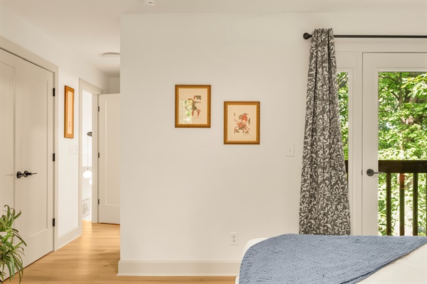 Upstairs master suite with private en-suite bathroom, Juliet balcony and 50" Roku TV. 
Insider tip: be sure to take a peek off the balcony in the mornings for a breathtaking sunrise among the trees!