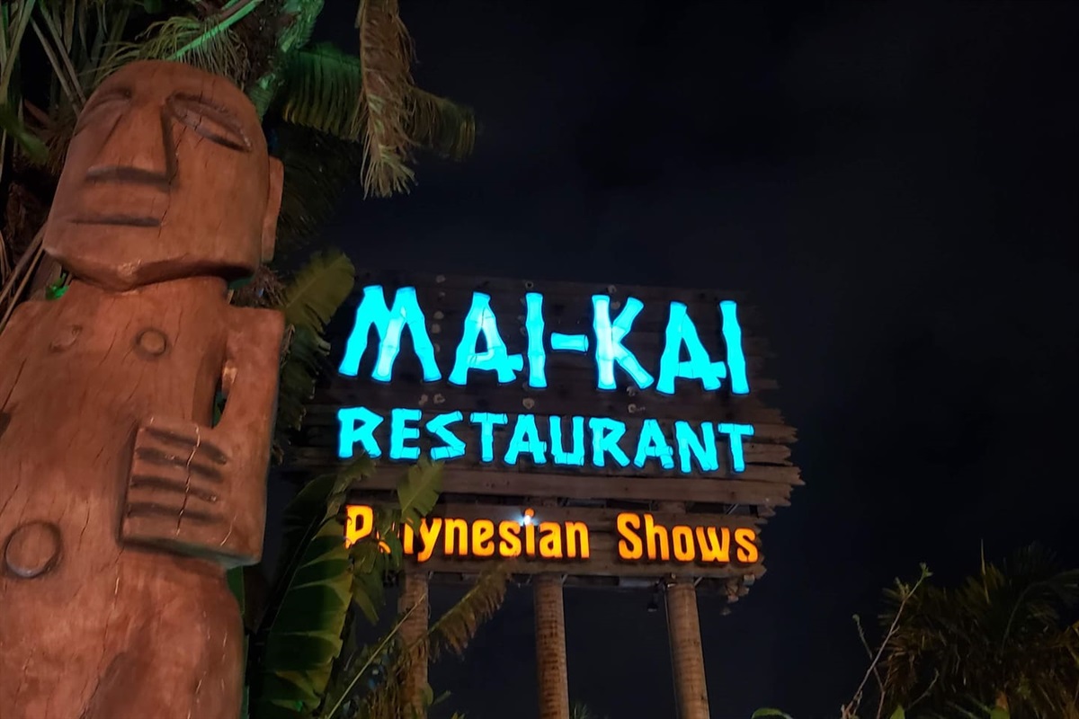 Mai KAi Polynesian Restaurant & Show