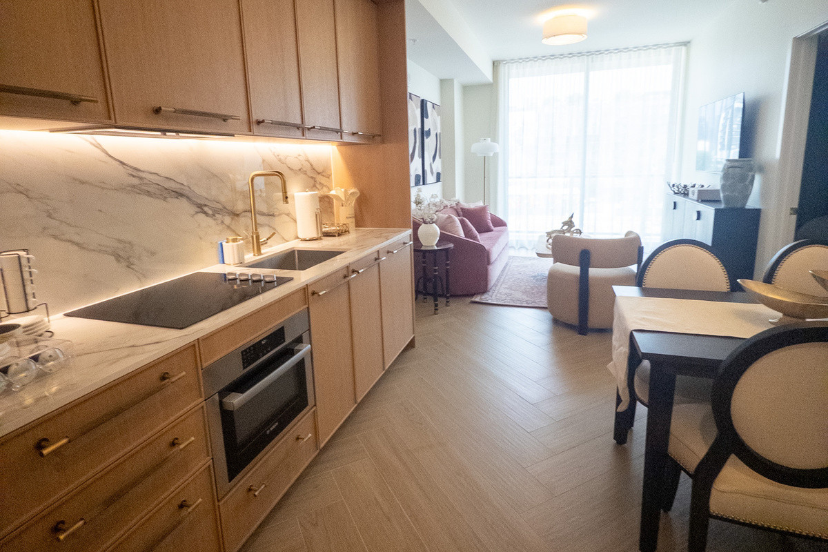 A fully equipped kitchen flows into the dining and living area, so the cook never misses the conversation.
