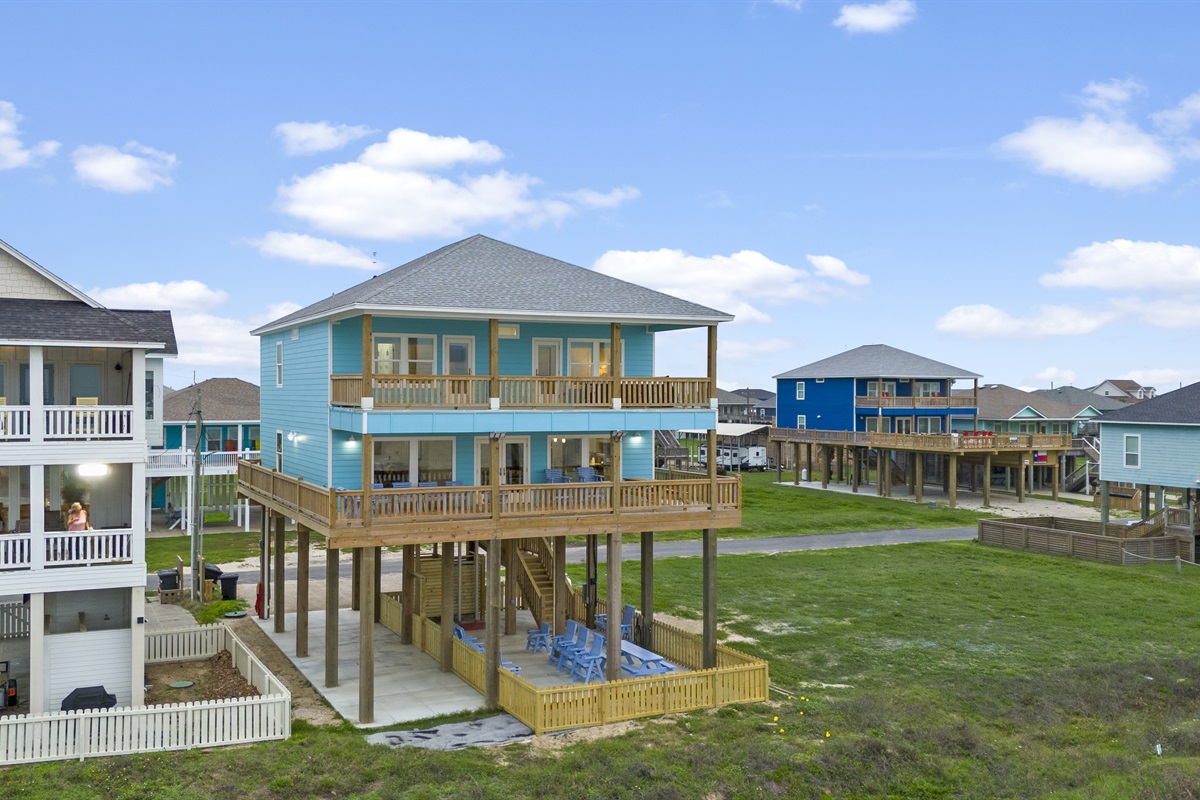 a82d63e489304e1485347a64e7018a4d Large | Beachhouse | Texas | TX | Vacation Homes | Galveston | Crystal Beach | Kokomo | Breezy Days | Beachfront Elegance | Sunrise Serenity | Southern Sands Property Management, LLC