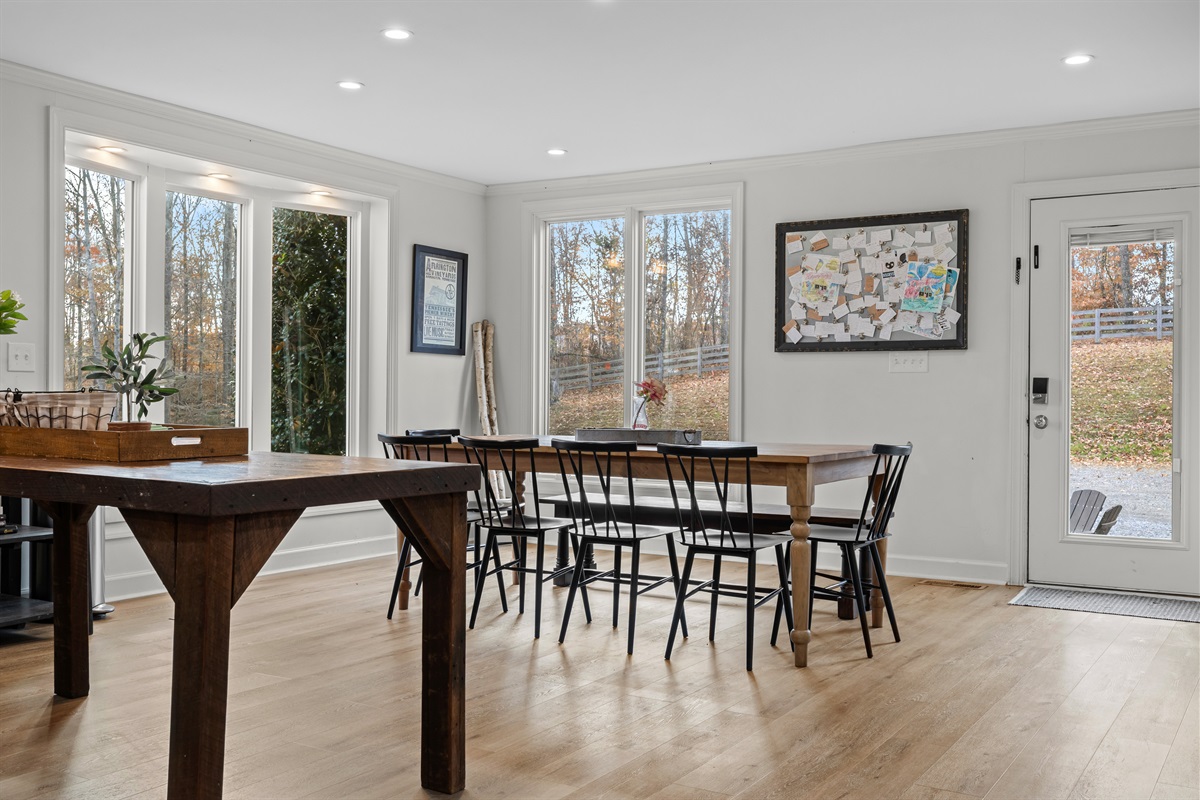 Main / side entry door opens to dining/ kitchen area.