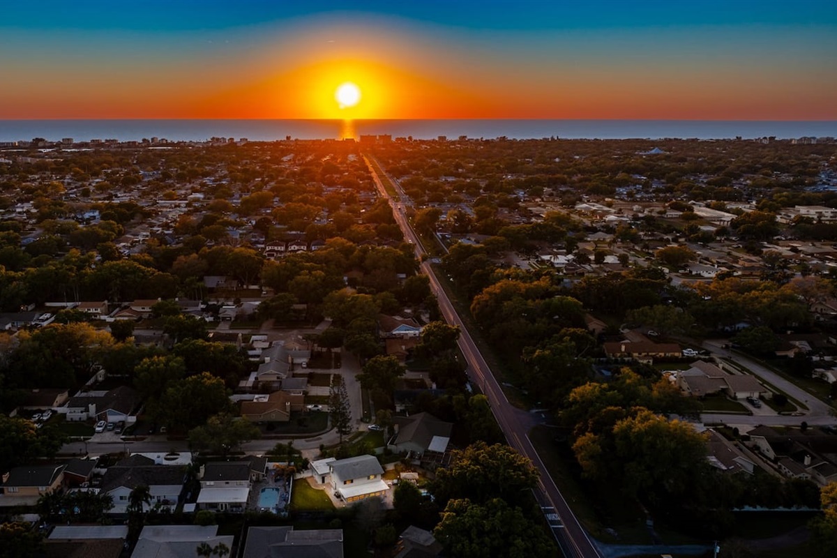 Short distance to the beach to catch a beautiful sunset!