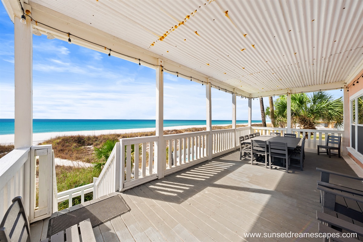 Of course, Surfside Retreat offers Surfside dining opportunities for you and your guests. There's no need to give up the views in order to satisfy your appetite on the spacious upper deck.
