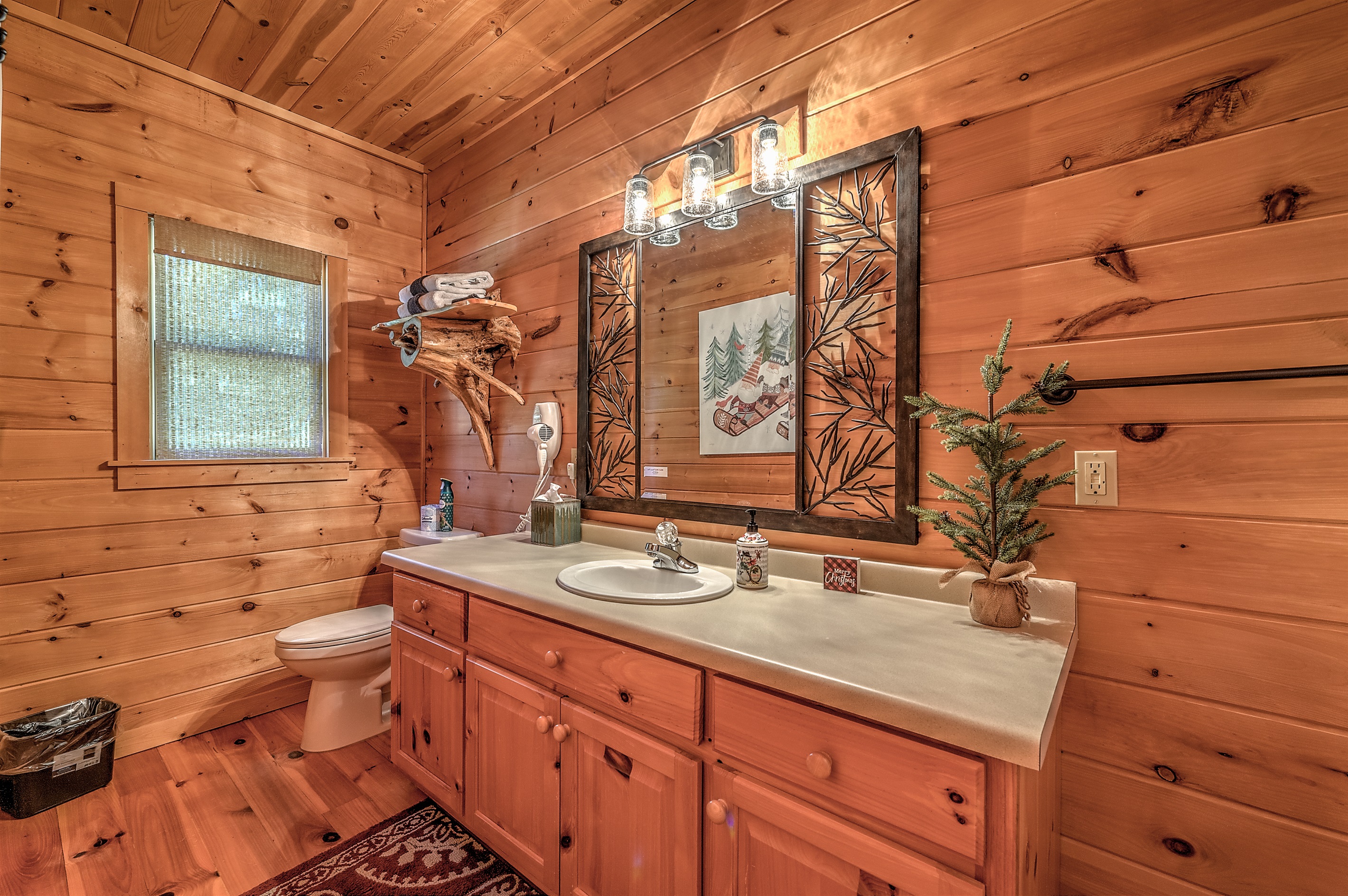 Private Full bathroom Gnome Room