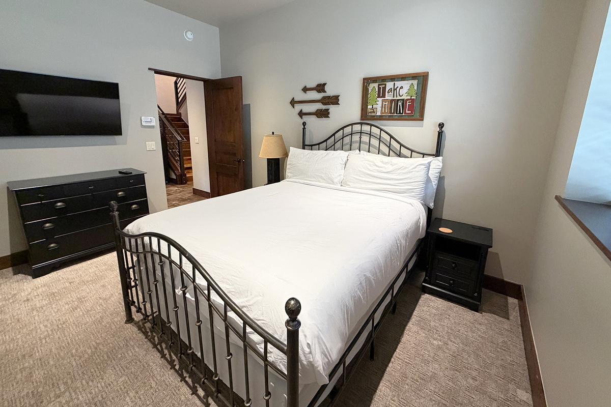 Queen bedroom