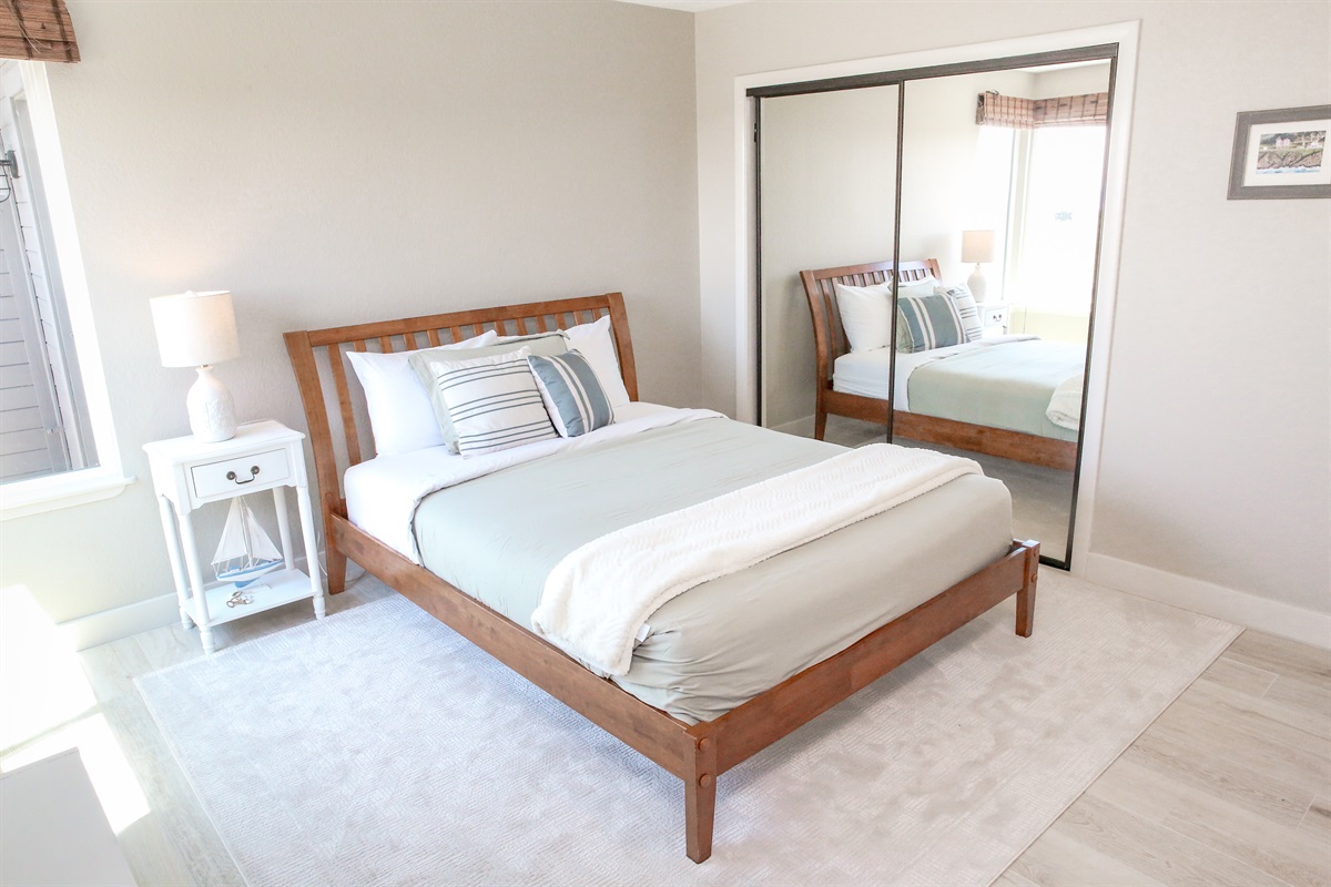 Green sea ensuite with queen bed