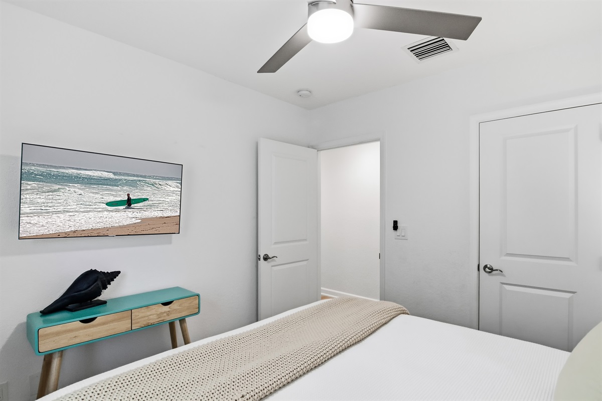 Main house [2nd floor] king lux mattress, the ideal retreat after a day in the Florida sunshine