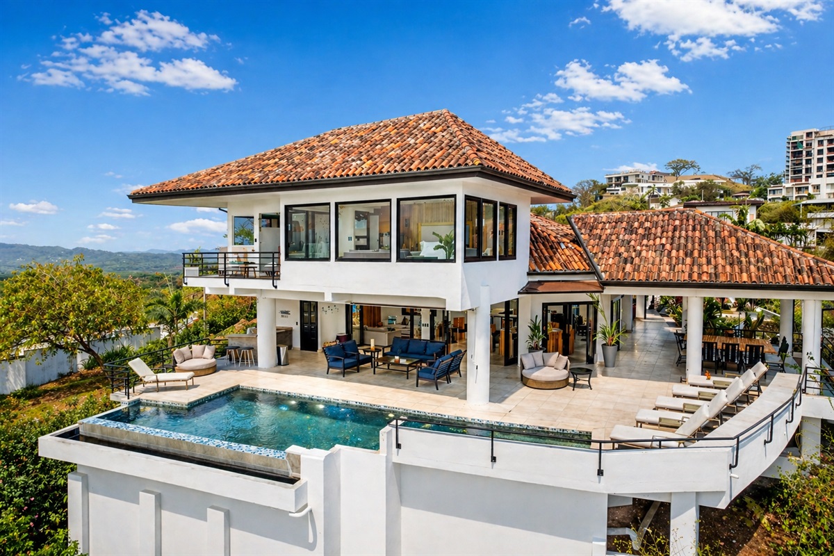 180 Degree Views