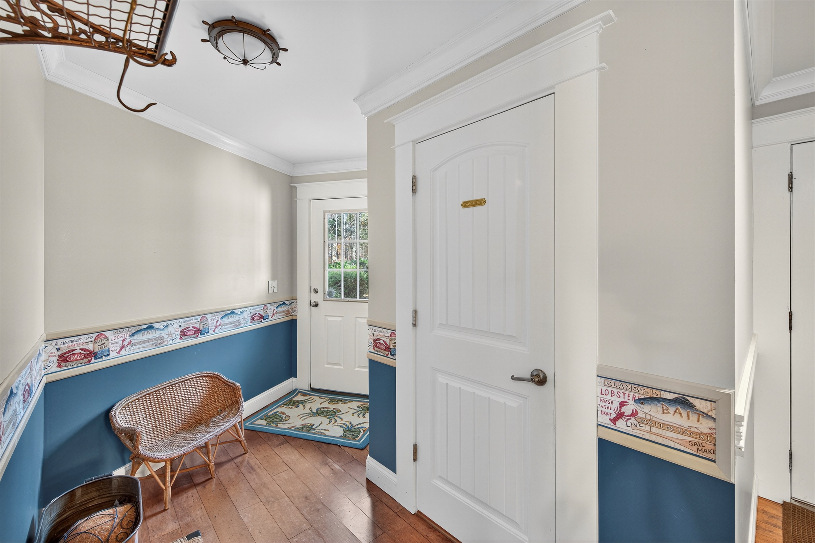 Convenient side entrance makes unloading luggage and groceries simple and efficient.