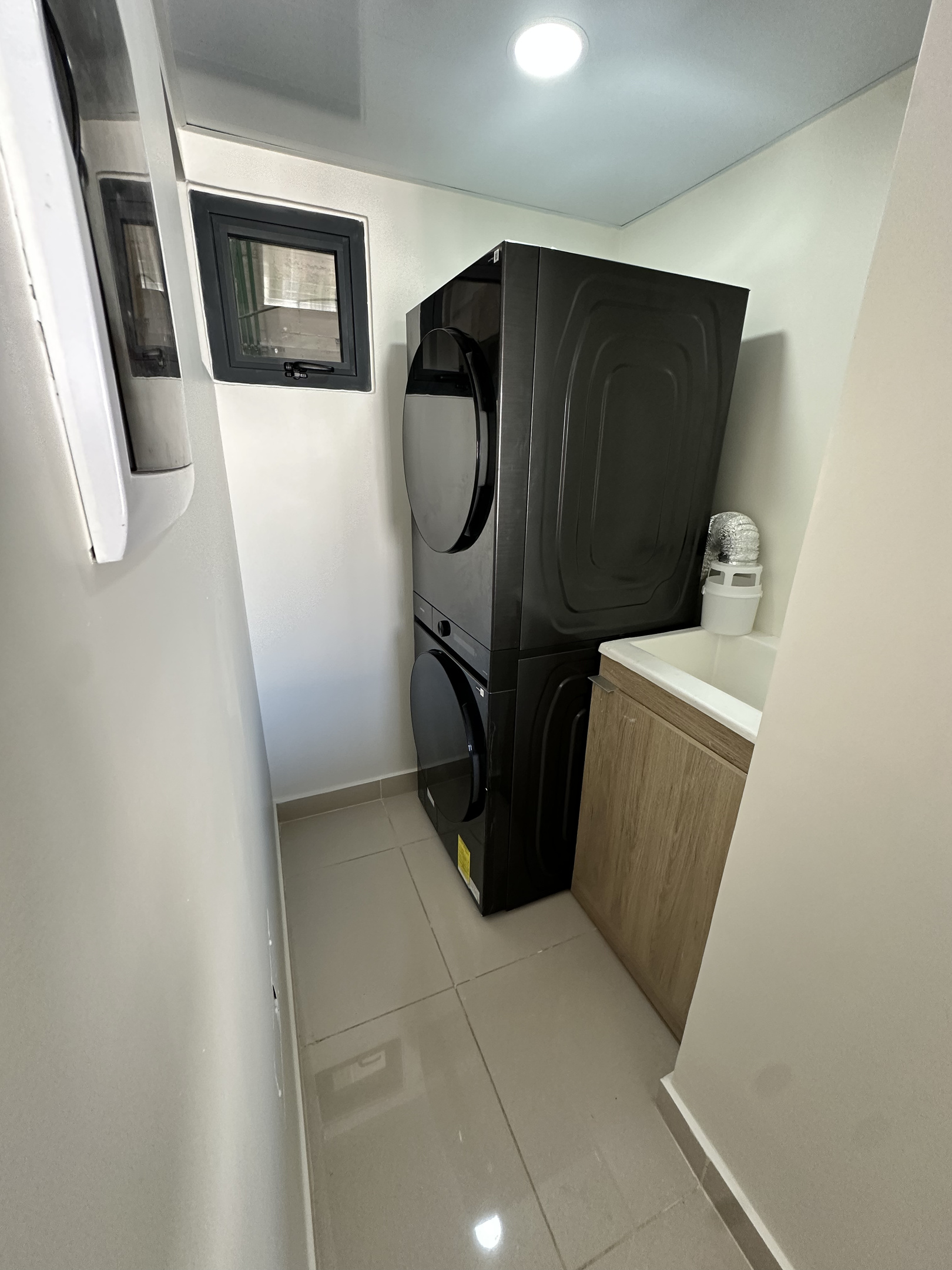 Enjoy the convenience of an in-unit washer and dryer, perfect for longer stays or packing light. 🧺✨