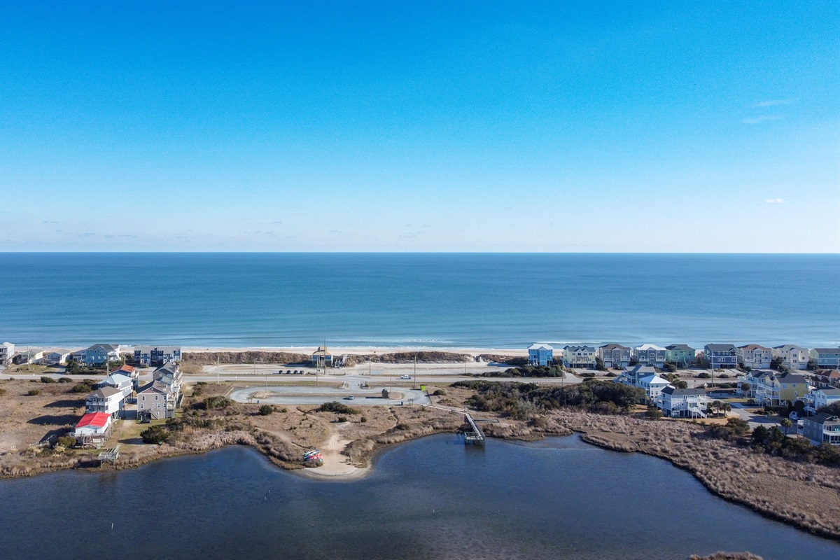 The neighborhood lining the oceanfront