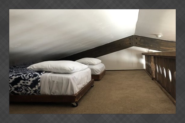 Loft area: 2 Twin beds.