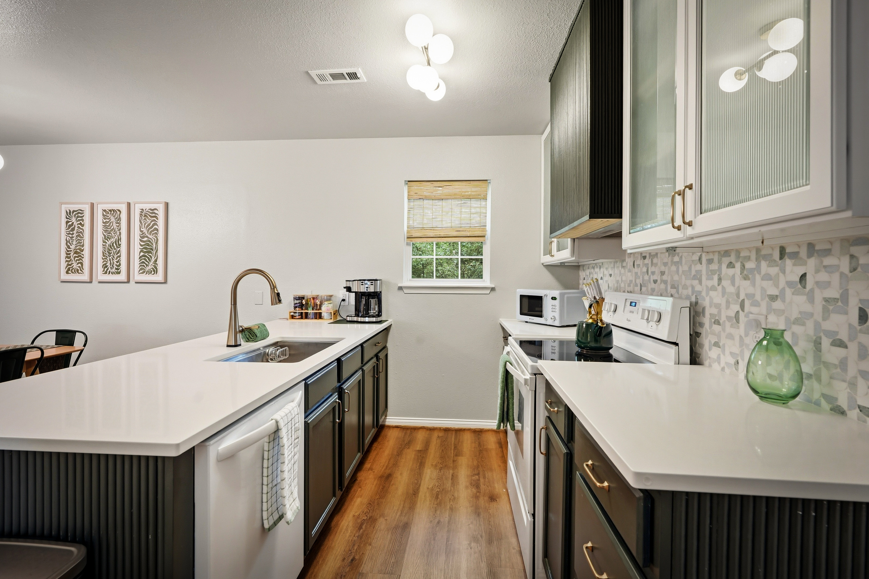 Plenty of countertop space to get your chef on