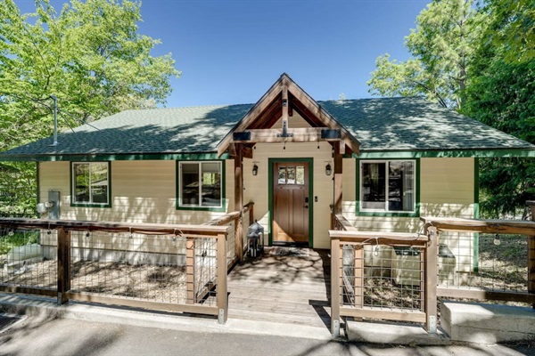 Exterior | 1 Step Required