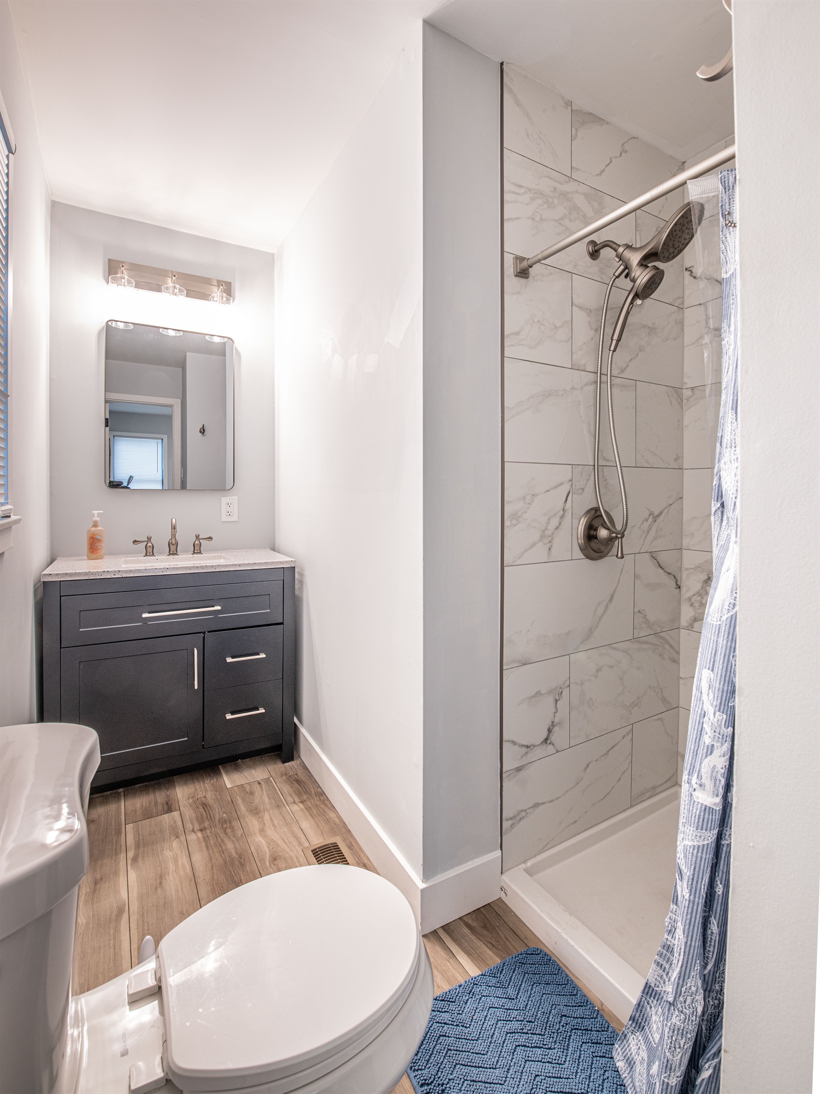 King Ensuite bath with tiled shower