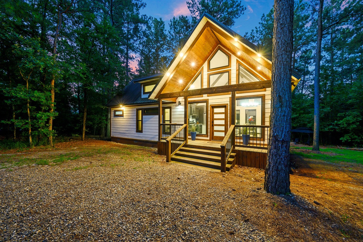 Beautiful extra large cabin designed for a romantic stay!