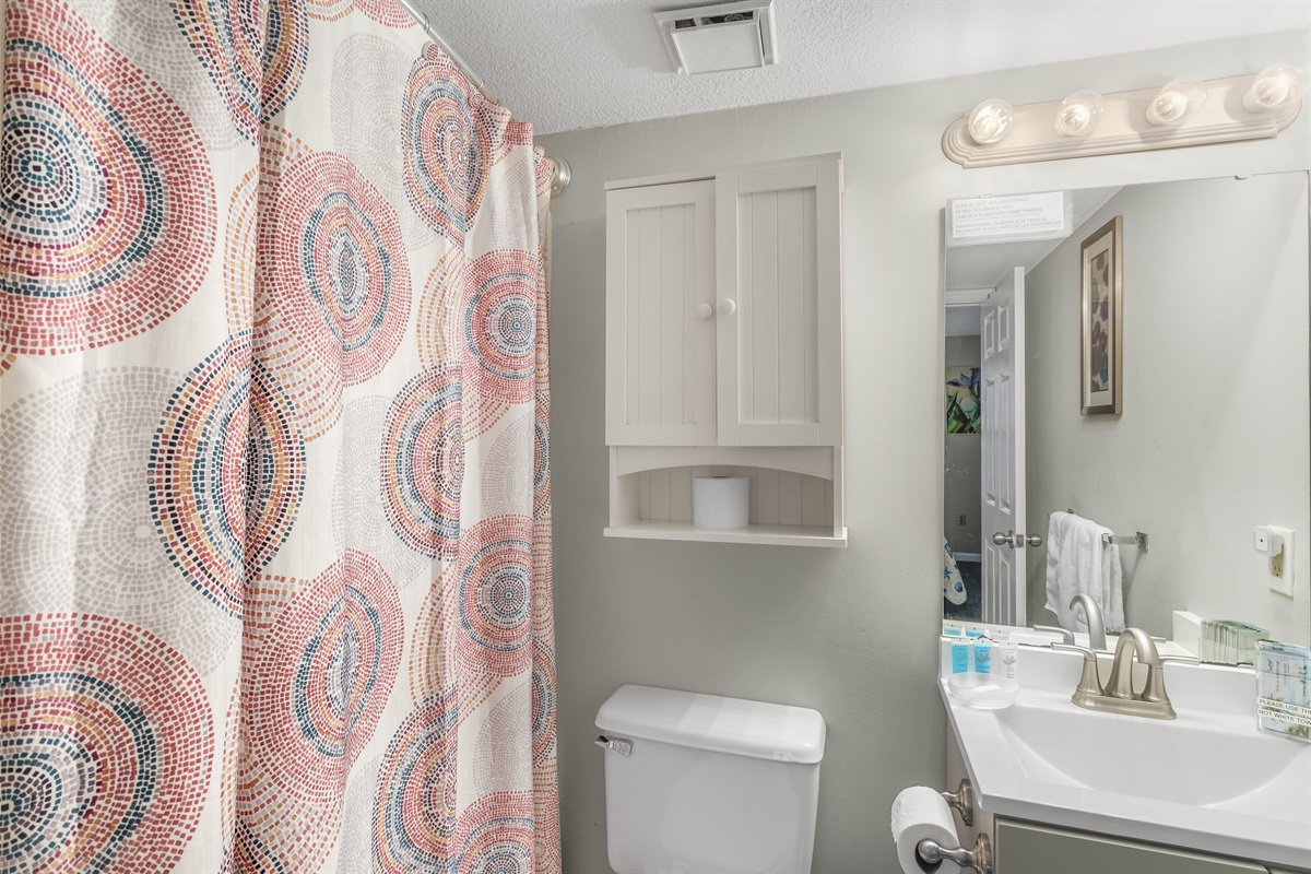 Master bath with tub