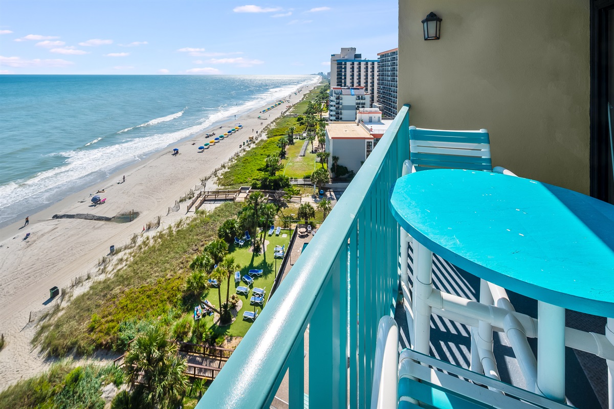 Balcony with Amazing Views of the Ocean🌊☀️