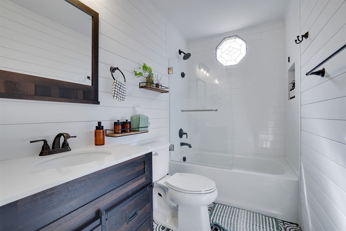 [Bathroom #2] Electric towel warmer bucket, a retractable clothesline over the tub & makeup mirror.