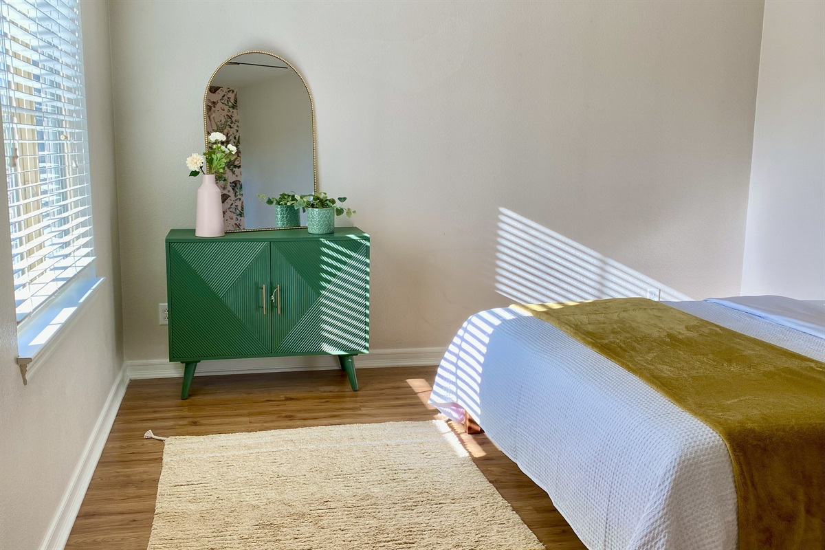 Queen | Decor & Finishes subject to change