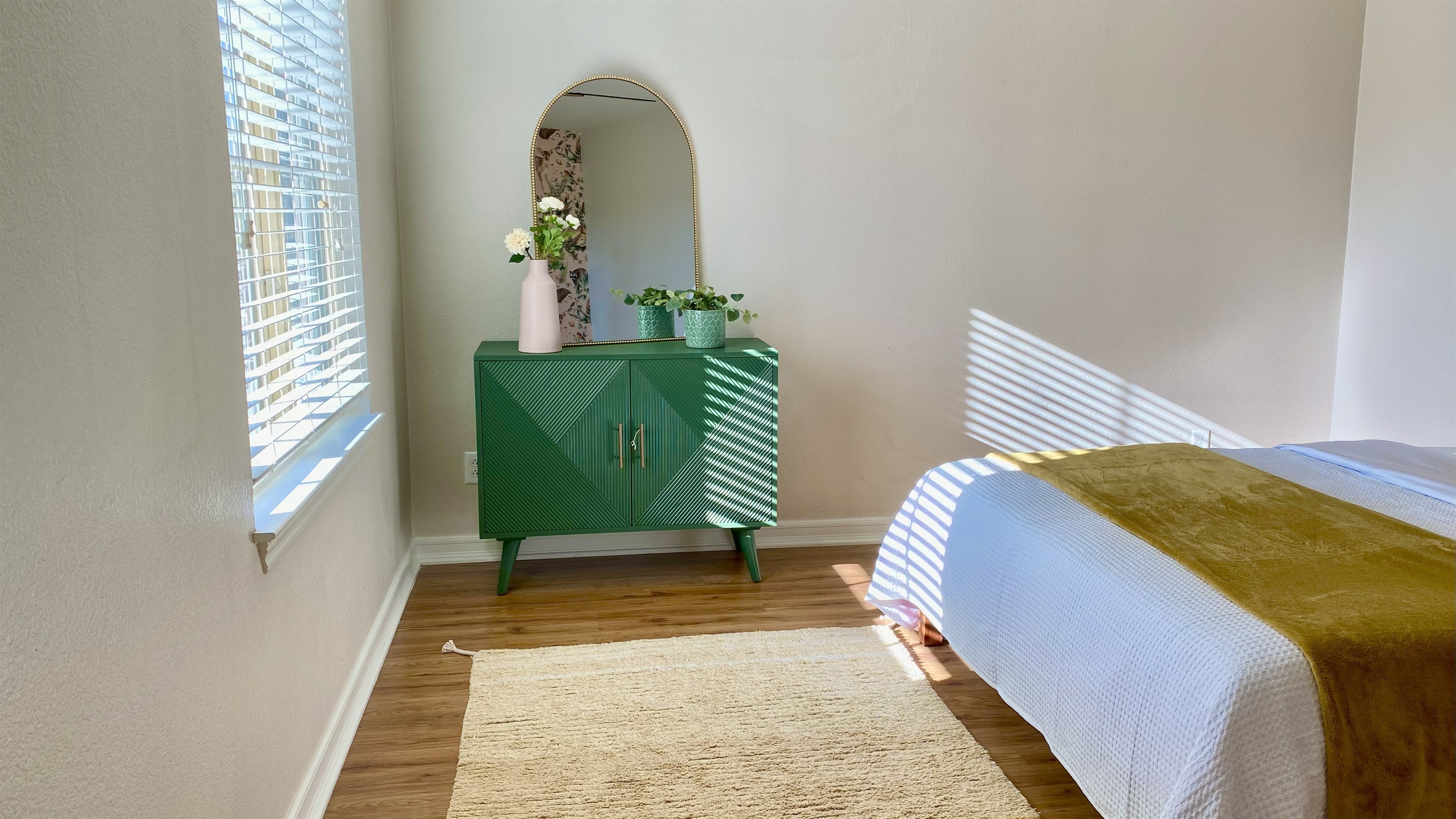 Queen | Decor & Finishes subject to change