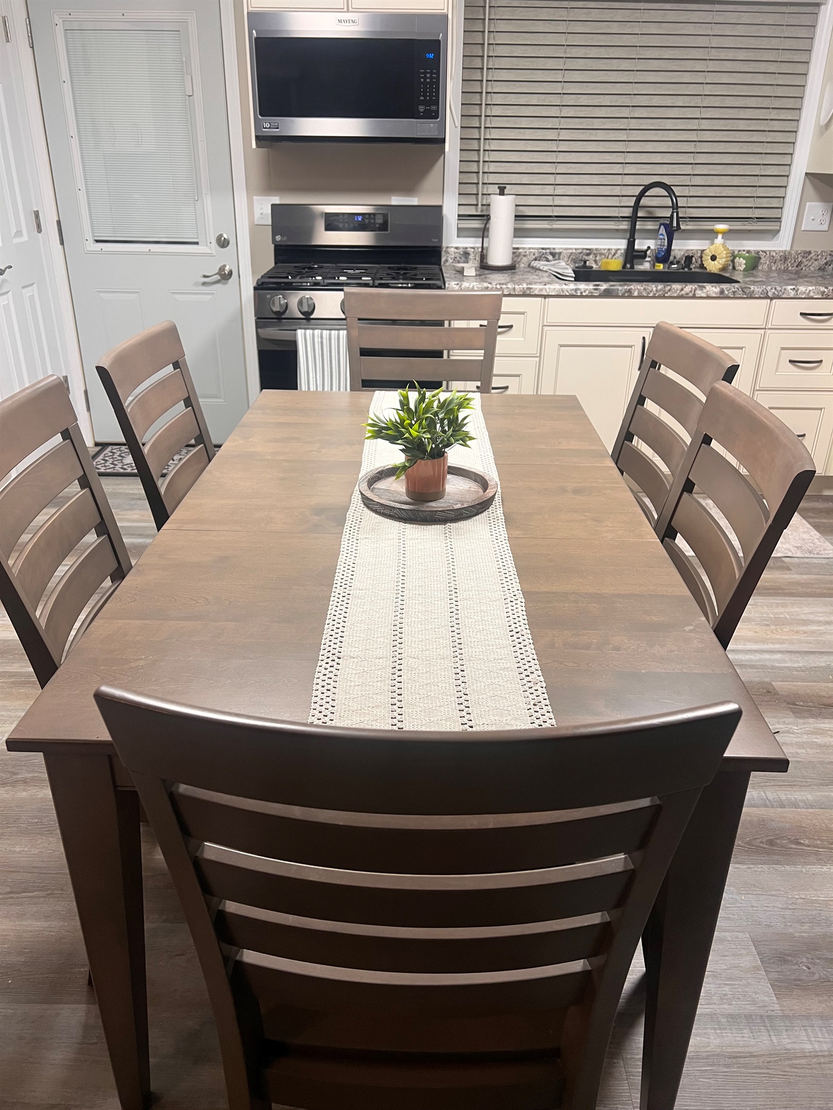 6 person dinning table
