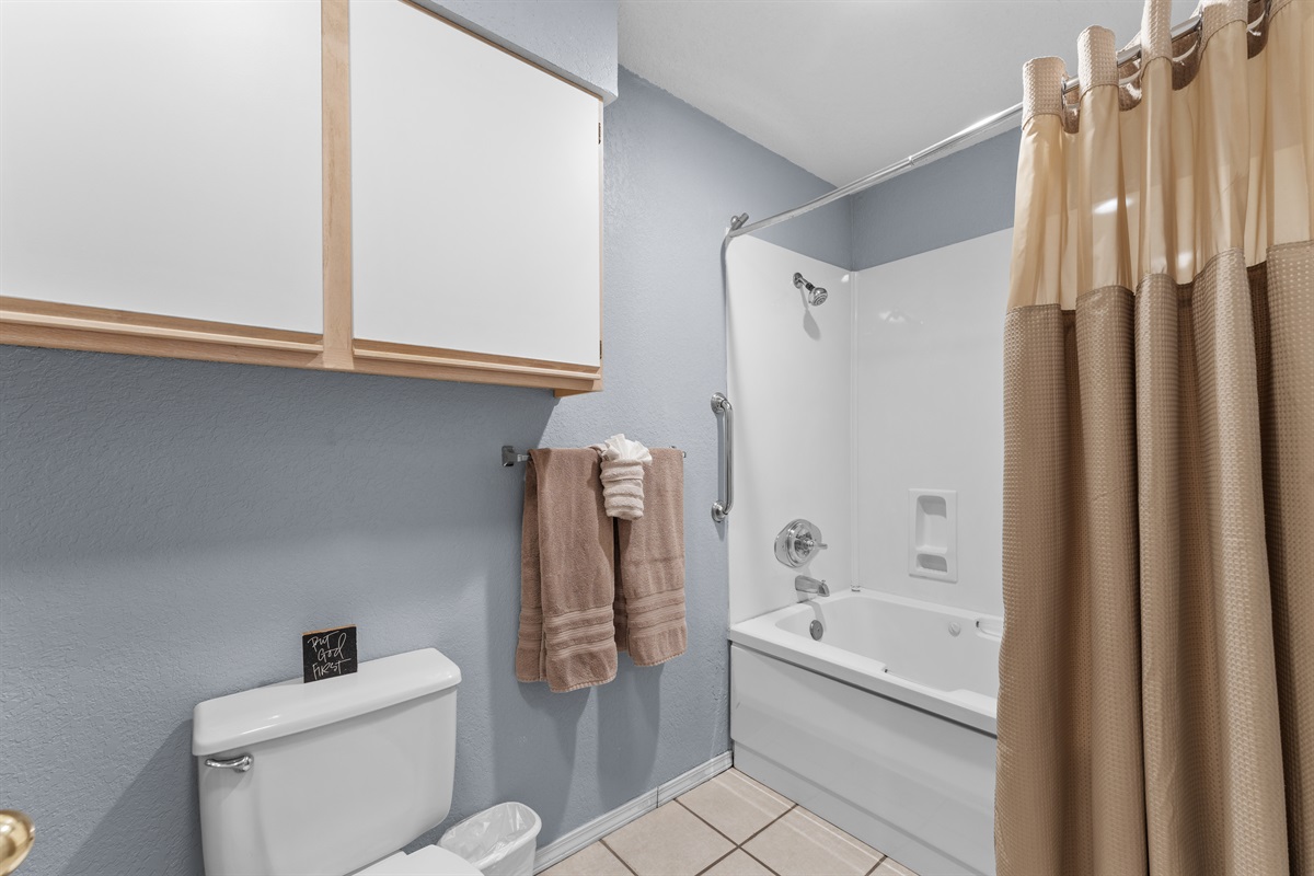 A jetted tub is there when you want a slower, more relaxed end to the day.