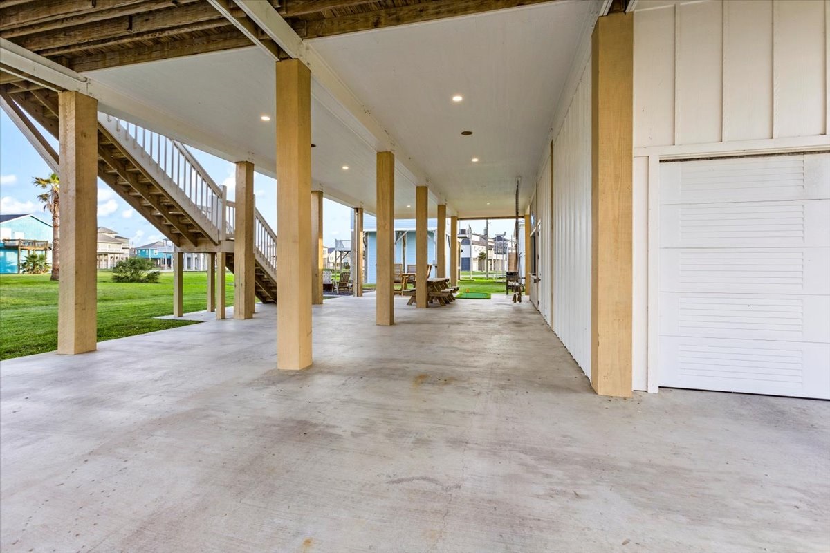 a8a135b6e91445018fe94746e12198d2 Large | Beachhouse | Texas | TX | Vacation Homes | Galveston | Crystal Beach | Kokomo | Breezy Days | Beachfront Elegance | Sunrise Serenity | Southern Sands Property Management, LLC