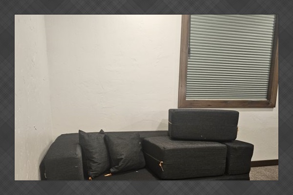 Loft area: Floor level sleeper sofa. (Sofa)