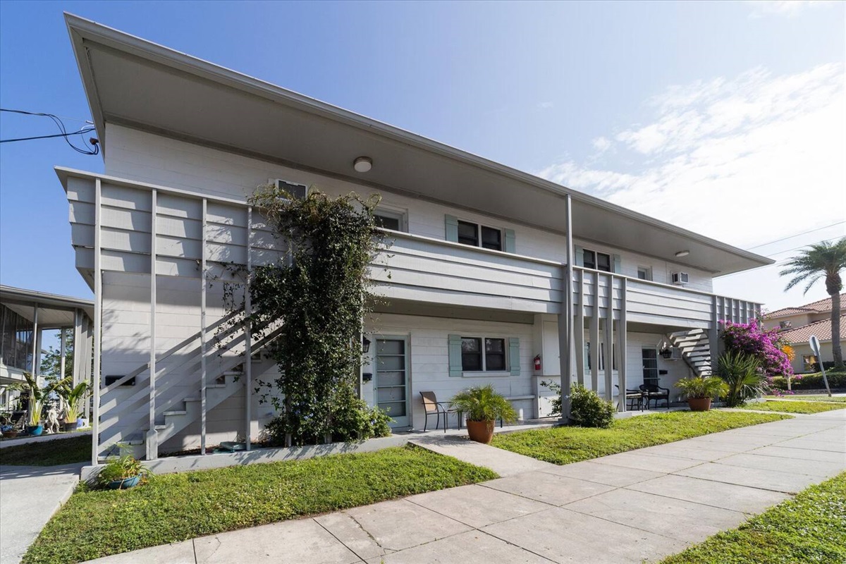 Sweet Daisy in Southside Village, Sarasota Florida Southside Village