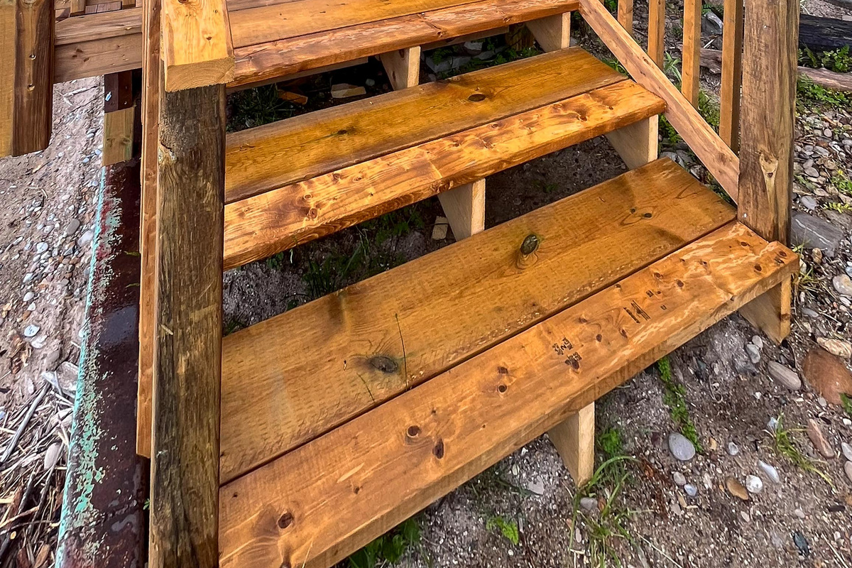 New Deck for relaxing by the Beach!