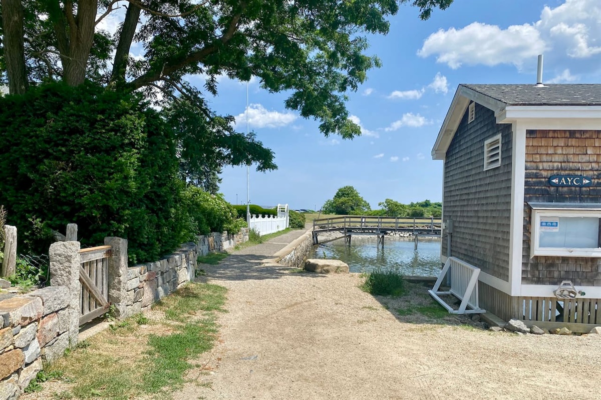 Walkway dock to harbor view!!