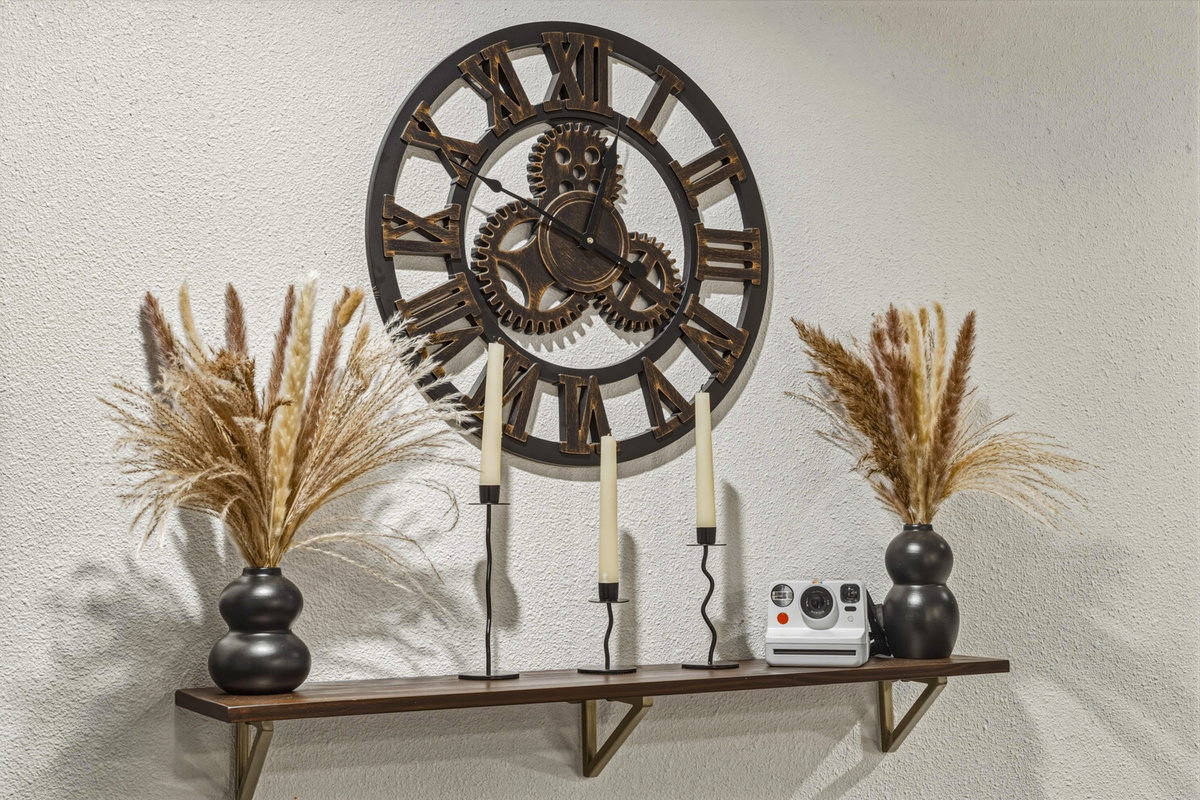 Capture the moment with chic decor and a vintage clock as your backdrop!