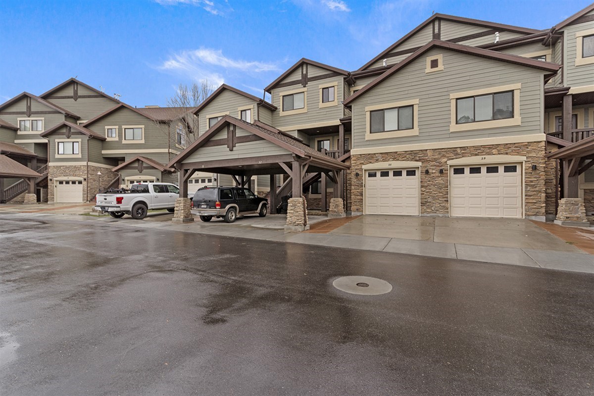 Welcome to your Lakeside Village getaway.