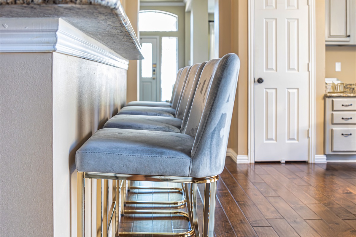 4 Velvet Bar Stools to Eat, Share a Conversation
