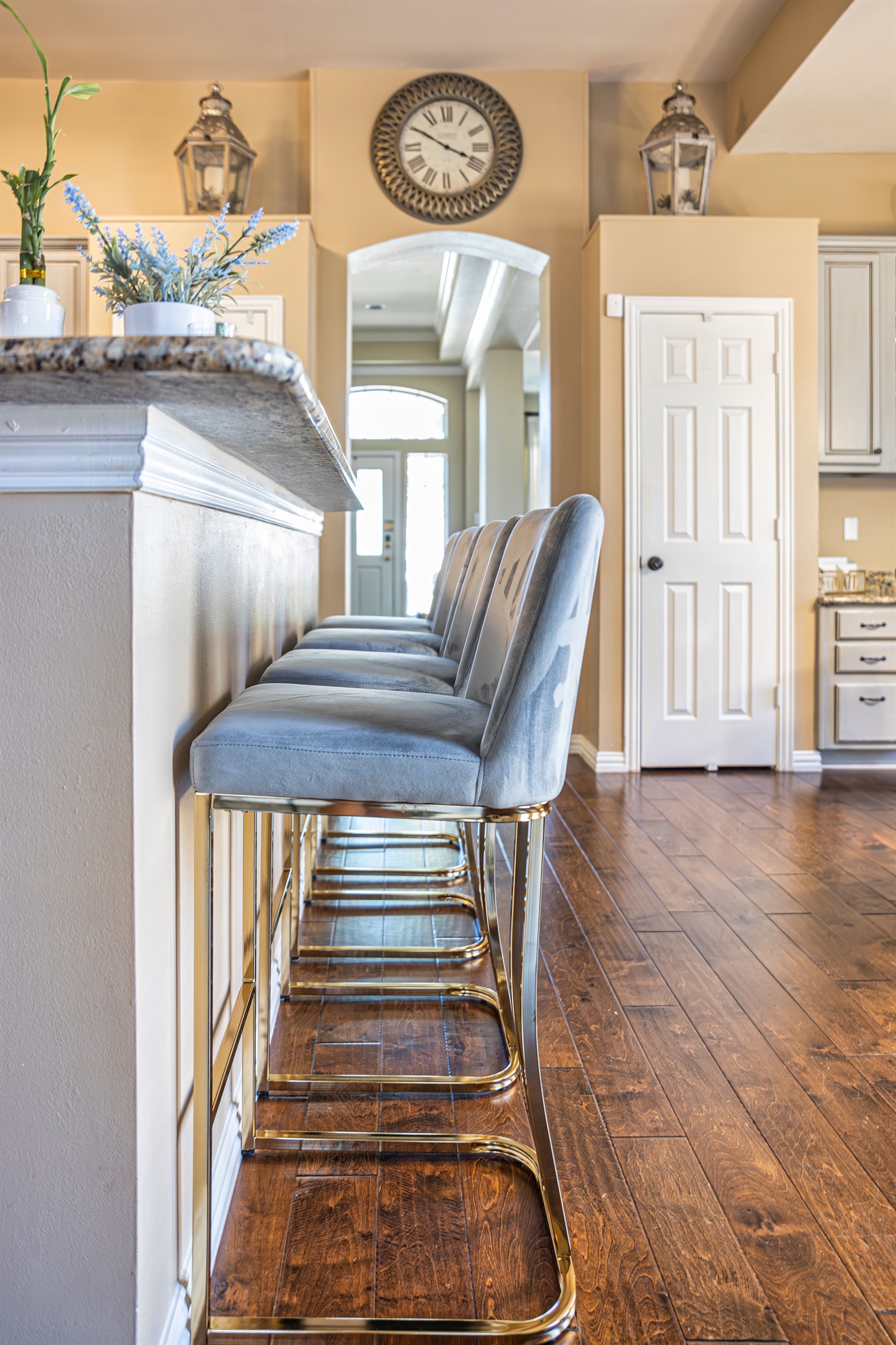 4 Velvet Bar Stools to Eat, Share a Conversation