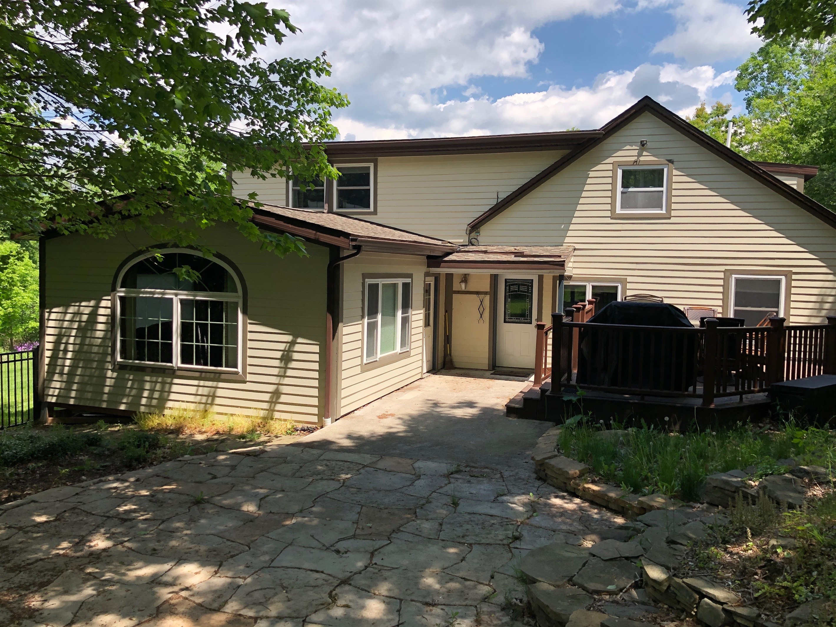 Dutch Hill I - open rear deck