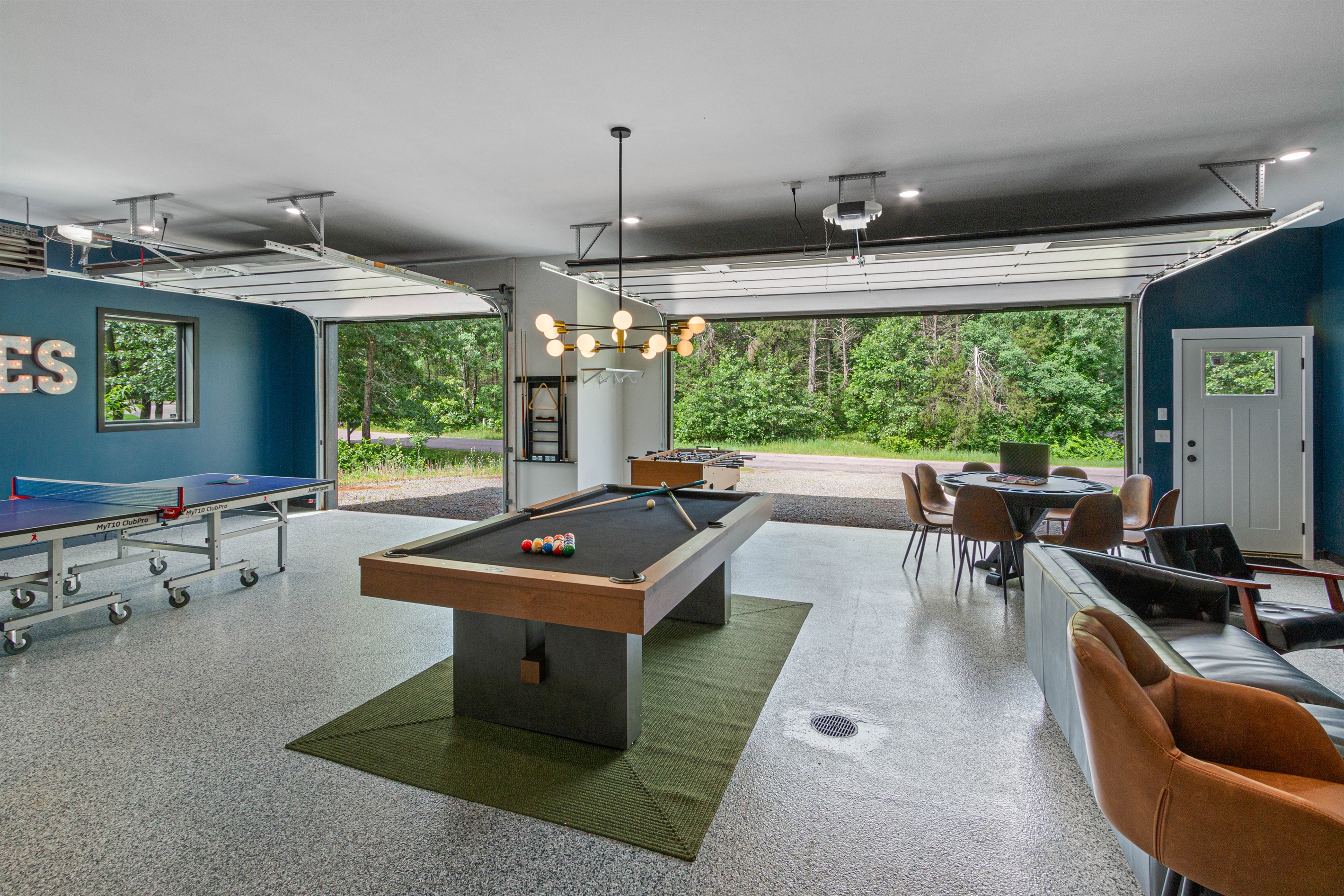 Open or close the garage doors