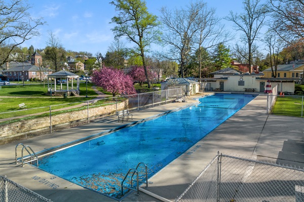 Less than 10 minutes away—experience the historic Berkeley Springs State Park with its natural mineral springs and renowned spa. Explore downtown’s charming shops, farmers markets, and soak in the rich history and relaxing atmosphere.”