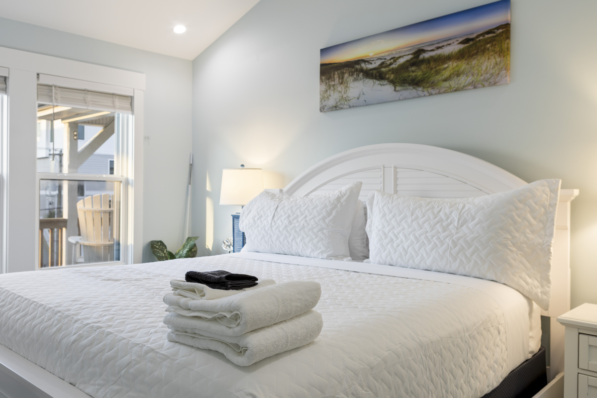 King bed | 3rd Floor | Bath linens provided