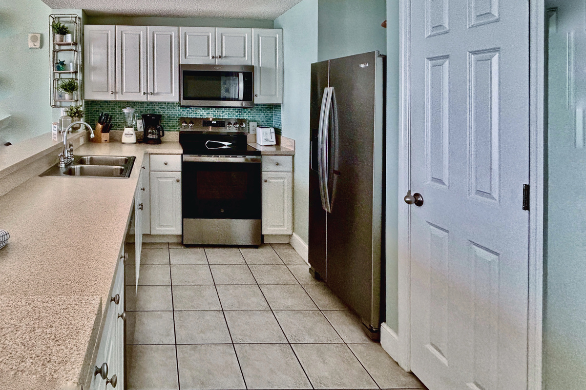 Stay a week or more? Plenty of pantry space for your food