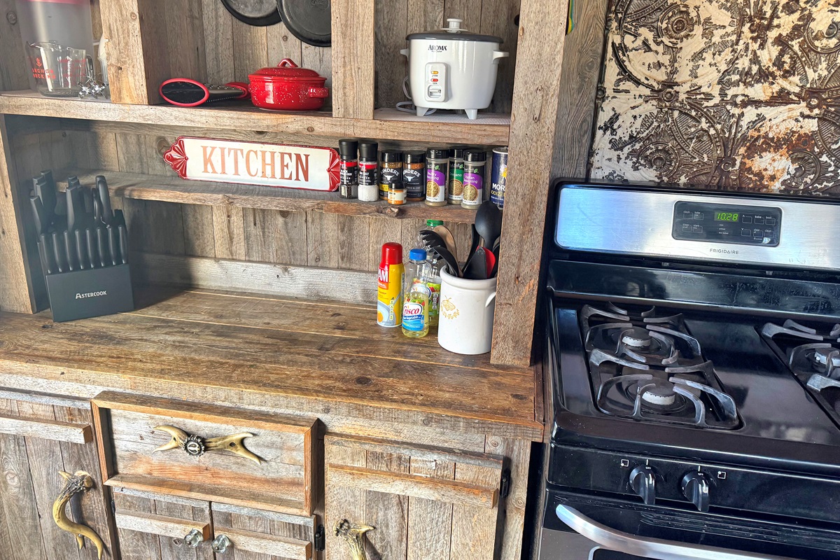 Gas stove for the chef, dishwasher for everyone else.