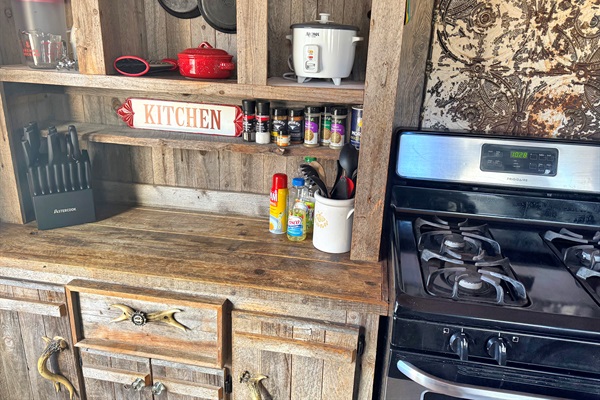 Gas stove for the chef, dishwasher for everyone else.