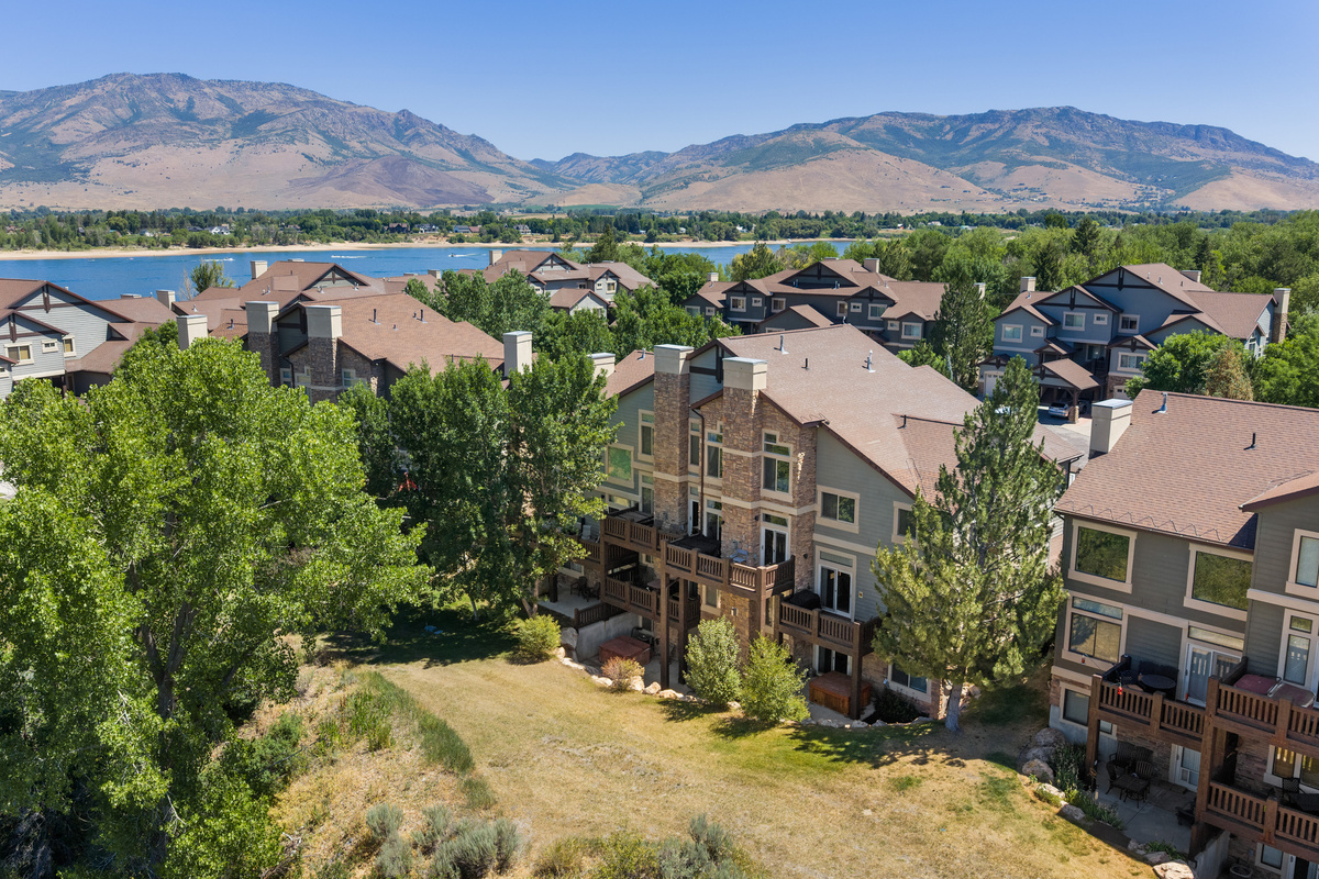 Mountain and neighborhood views create the perfect backdrop for your getaway.